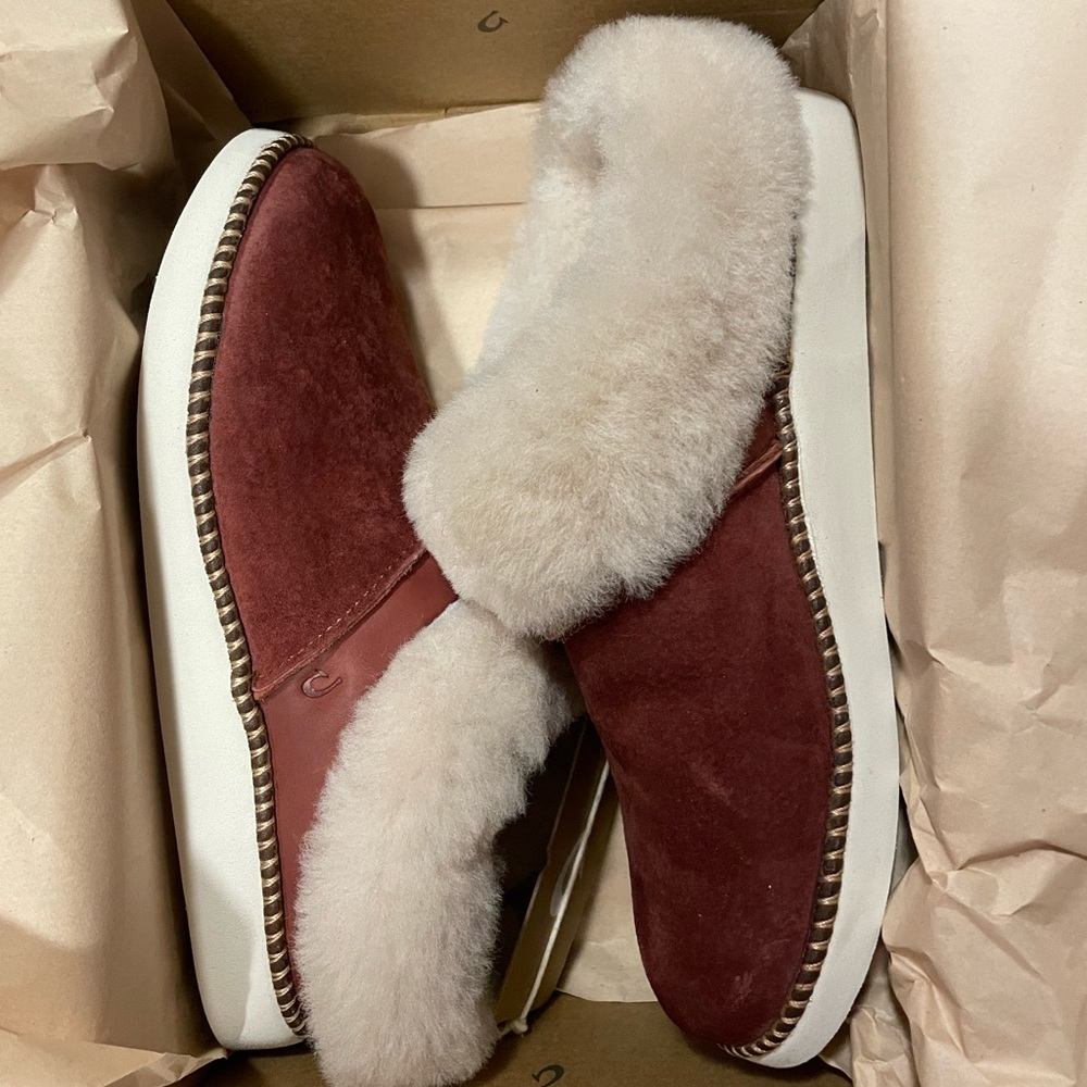 OluKai slippers